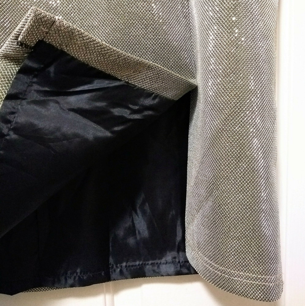 ✨ HOST PICK ✨ Stunning Metallic Slit Skirt - Picture 2 of 16